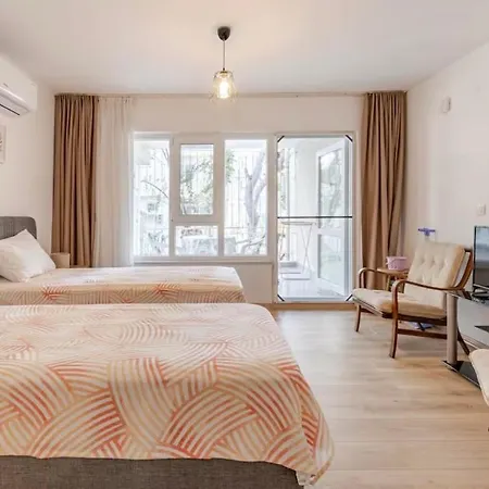 Willa Guenes Bahce Kati Antalya