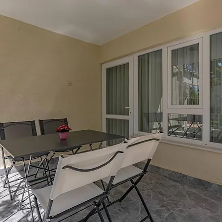 Guenes Bahce Kati Villa *